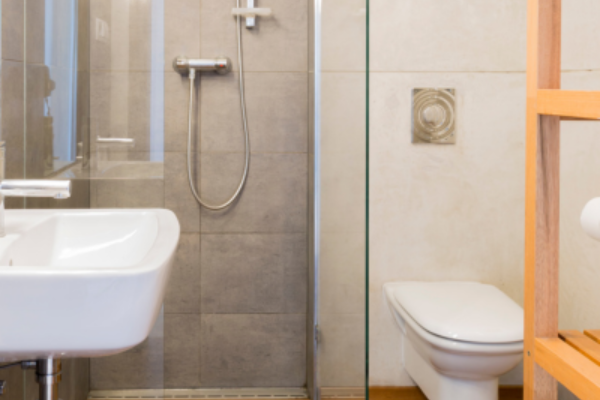 Wąska łazienka - jak ją urządzić?