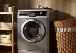 Pralka w łazience to absurd? Sprawdzamy, czy znany projektant ma rację.