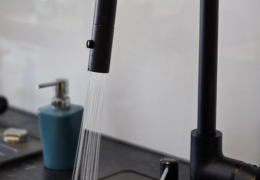 Bateria kuchenna z wyciąganą wylewką – hit, który ułatwia życie